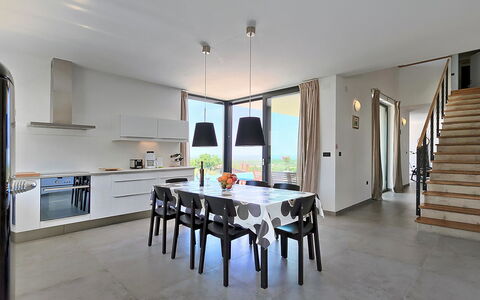 Anna: Zimmer, Eigentum, Gebäude, Möbel, Fussboden, Interior Design, Esszimmer, Haus, Tabelle, Decke