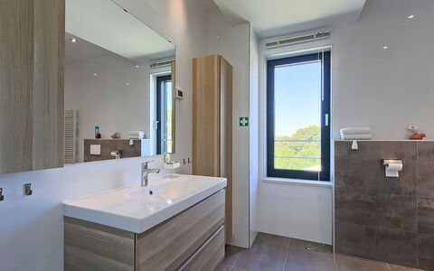 Anna: Badezimmer, Zimmer, Eigentum, Interior Design, Fussboden, Badezimmerschrank, Sinken, Gebäude, Die Architektur, Fliese