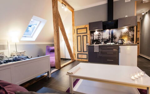 Szczawno Zdroj 100: Tabelle, Eigentum, Möbel, Cabinetry, Gebäude, Schublade, Kommode, Holz, Komfort, Interior Design
