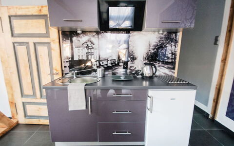 Szczawno Zdroj 100: Cabinetry, Gebäude, Countertop, Küche, Lila, Stuhl, Schublade, Küchengerät, Holz, Interior Design