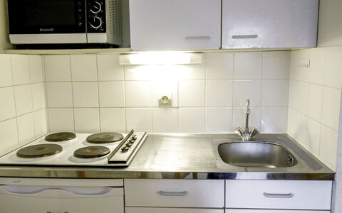Plein Ciel: Countertop, Cabinetry, Eigentum, Spüle, Sinken, Herd, Küche, Schwarz, Gasherd, Cooktop