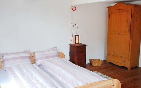 Peppa: Gebäude, Cabinetry, Möbel, Eigentum, Komfort, Bett, Kommode, Bettrahmen, Holz, Schublade