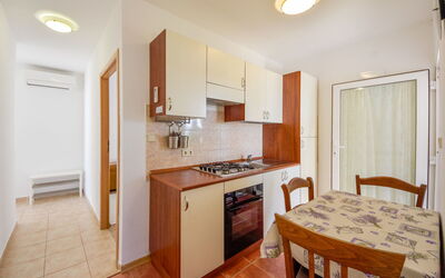Ružica 262.2: Cabinetry, Möbel, Countertop, Tabelle, Holz, Küche, Interior Design, Beleuchtung, Flooring, Küchengerät