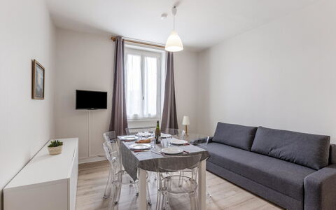 Dinard 120: Tabelle, Möbel, Eigentum, Couch, Fenster, Holz, Interior Design, Gebäude, Fussboden