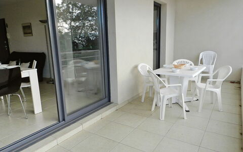 Lup - les Terrasses D'Alistro: Möbel, Tabelle, Stuhl, Tür, Holz, Interior Design, Fussboden, Flooring, Wohnzimmer, Schatten
