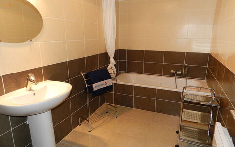 Lup - les Terrasses D'Alistro: Armatur, Sinken, Eigentum, Zapfhahn, Spiegel, Bad Sink, Gebäude, Badezimmer, Interior Design