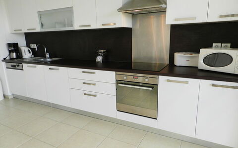 Lup - les Terrasses D'Alistro: Cabinetry, Countertop, Zapfhahn, Spüle, Herd, Küchengerät, Produkt, Küche, Haushaltsgerät, Cooktop