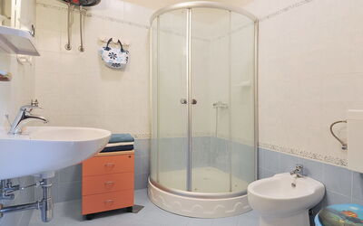 Forlani 103.1: Armatur, Zapfhahn, Badezimmerschrank, Duschkopf, Bad Sink, Sinken, Badezimmer, Lila, Dusche