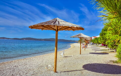 Zadar Bibinje 208: Himmel, Strand, Urlaub, Meer, Ozean, Regenschirm, Azurblau, Ufer, Sommer, Karibik