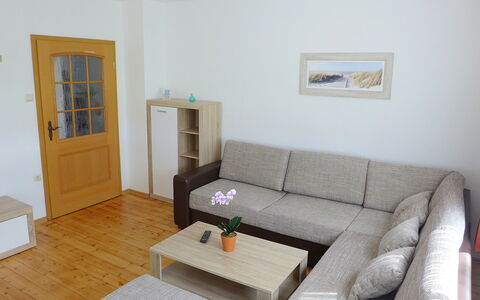 Hage 180: Couch, Eigentum, Möbel, Tabelle, Interior Design, Bilderrahmen, Gebäude, Studio Couch, Komfort, Haus