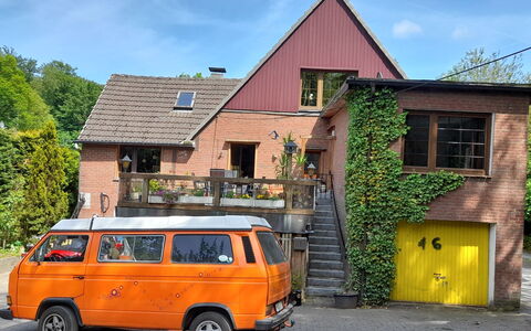 Haus Keller: Himmel, Pflanze, Eigentum, Fahrzeug, Fenster, Wolke, Gebäude, Auto, Rad