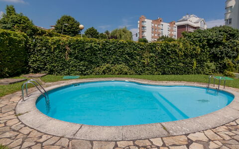 Rico: Wasser, Himmel, Daytime, Eigentum, Gebäude, Schwimmbad, Azurblau, Pflanze, Wolke, Rechteck