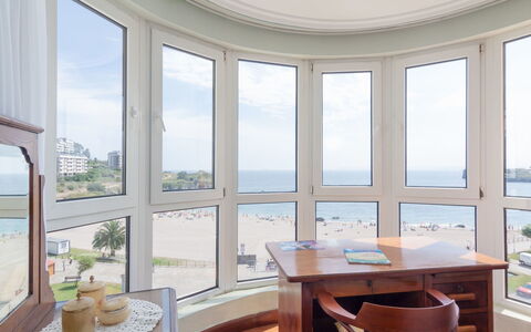 Rico: Himmel, Tabelle, Wasser, Möbel, Eigentum, Gebäude, Fenster, Wolke, Azurblau, Stuhl