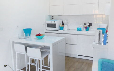 Capbreton 450: Möbel, Cabinetry, Tabelle, Spüle, Sinken, Interior Design, Countertop, Küche, Computertisch, Küchengerät