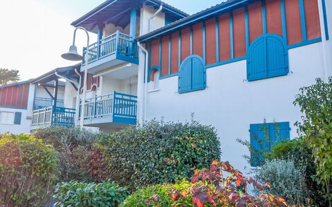 Capbreton 450: Blau, Strauch, Estate, Balkon, Schatten, Landscaping, Villa, Garten, Villa, Hazienda