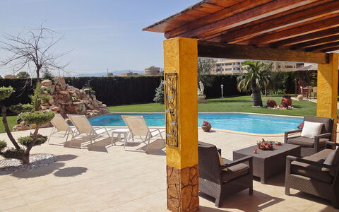 L'Aldea: Schwimmbad, Eigentum, Haus, Gebäude, Himmel, Terrasse, Urlaub, Möbel, Zuhause, Resort