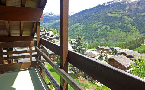 Tarcianne Apt A6: Himmel, Eigentum, Holz, Berg, Baum, Gebäude, Biome, Grundeigentum, Freizeit, Wolke