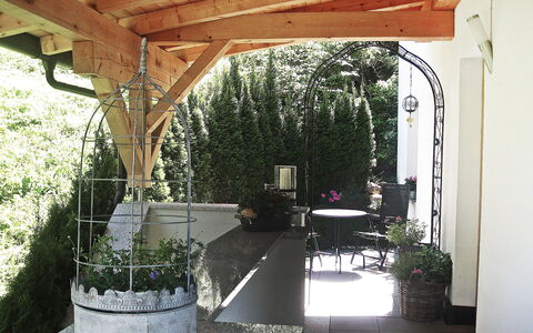 Schaller: Pflanze, Blumentopf, Gebäude, Schatten, Zimmerpflanze, Veranda, Grundeigentum, Landschaft, Baum, Tönungen Und Schatten