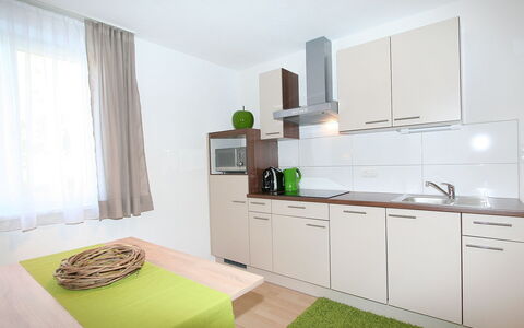 Schaller: Cabinetry, Möbel, Eigentum, Countertop, Sinken, Komfort, Interior Design, Zapfhahn, Vorhang, Flooring