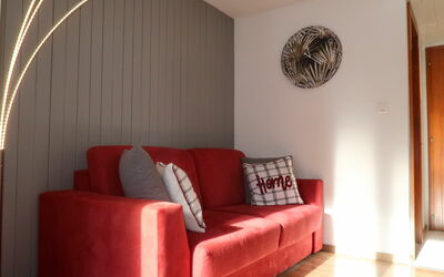 Beau Séjour 26 664.3: Couch, Eigentum, Licht, Komfort, Holz, Interior Design, Orange, Wohnzimmer, Die Architektur, Fussboden