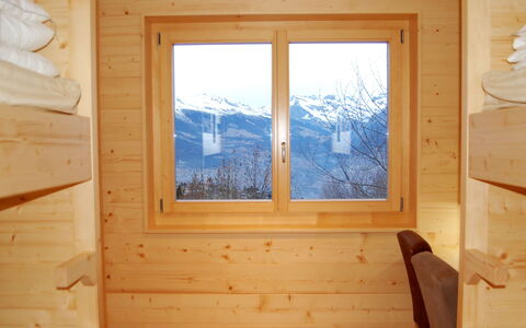 D'Arby: Fenster, Eigentum, Gebäude, Himmel, Azurblau, Tür, Holz, Haus, Schatten, Die Architektur