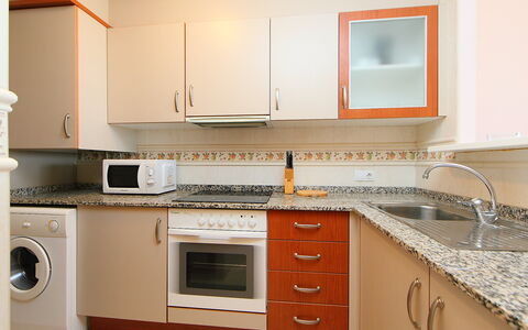 Peñiscola 48: Cabinetry, Countertop, Sinken, Eigentum, Weiss, Herd, Küche, Zapfhahn, Holz, Spüle