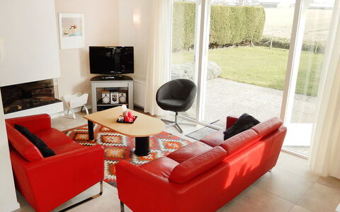 Noordwijk 450: Couch, Möbel, Tabelle, Eigentum, Komfort, Bilderrahmen, Fernsehen, Studio Couch, Pflanze, Interior Design