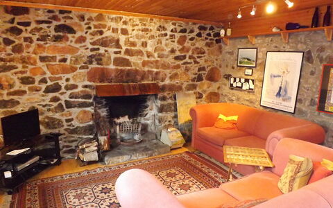 Tarskavaig: Eigentum, Holz, Wohnzimmer, Interior Design, Flooring, Fussboden, Grundeigentum, Couch, Hartholz, Bilderrahmen