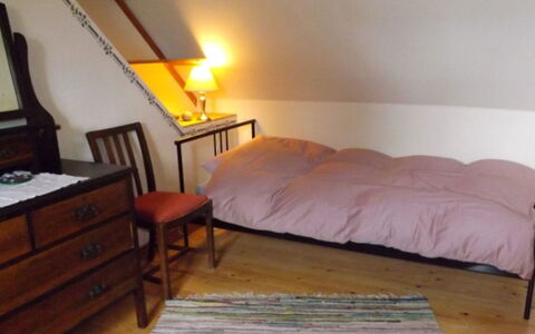 Tarskavaig: Möbel, Eigentum, Gebäude, Komfort, Holz, Bettrahmen, Beleuchtung, Interior Design, Lampe, Fussboden