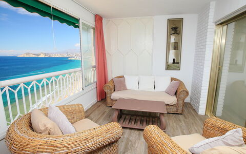 Benidorm 926: Zimmer, Möbel, Eigentum, Schlafzimmer, Interior Design, Suite, Azurblau, Grundeigentum, Gebäude, Haus