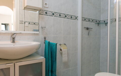Ui-Tje: Armatur, Eigentum, Duschkopf, Zapfhahn, Badezimmer, Dusche, Duschtür, Spiegel, Sinken, Die Architektur