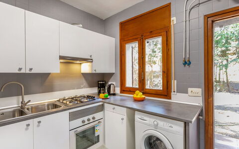 Villa Pinos: Küche, Major Appliance, Küchengerät, Countertop, Flooring, Interior Design, Haushaltsgerät, Cabinetry, Decke, Fussboden