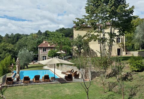 Angeloni: Eigentum, Haus, Estate, Zuhause, Grundeigentum, Gebäude, Wohngebiet, Villa, Villa, Schwimmbad