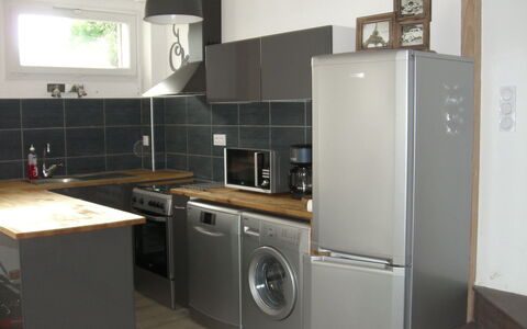 Maison les Oies: Cabinetry, Countertop, Spüle, Herd, Küchengerät, Zapfhahn, Küche, Haushaltsgerät, Herd, Beleuchtung