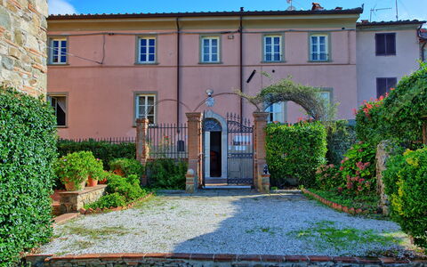 Il Gualdo: Eigentum, Haus, Gebäude, Grundeigentum, Zuhause, Wohngebiet, Estate, Die Architektur, Nachbarschaft, Baum