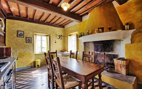 Il Gualdo: Eigentum, Zimmer, Gebäude, Interior Design, Decke, Möbel, Haus, Strahl, Grundeigentum, Tabelle