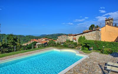 Il Gualdo: Schwimmbad, Eigentum, Grundeigentum, Azurblau, Estate, Haus, Urlaub, Wasser, Gebäude, Villa