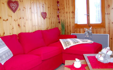 Le Ruisseau: Möbel, Fenster, Eigentum, Gebäude, Couch, Weiss, Dekoration, Komfort, Holz, Tabelle