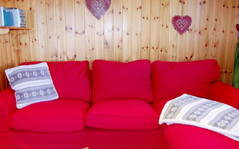 Le Ruisseau: Möbel, Couch, Licht, Komfort, Holz, Wohnzimmer, Interior Design, Kissen, Studio Couch, Dekoration
