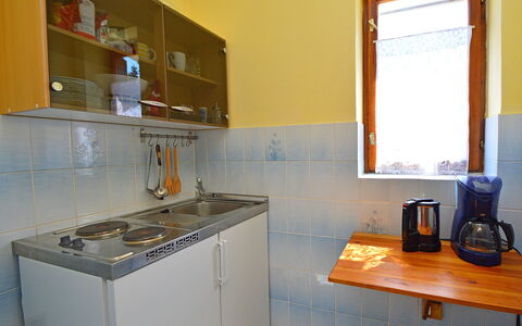 Zaton (Šibenik) 102: Spüle, Herd, Küchengerät, Cooktop, Küche, Cabinetry, Gasherd, Countertop, Herd, Interior Design