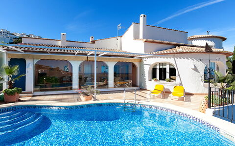 Villa da Vinci: Eigentum, Gebäude, Schwimmbad, Haus, Grundeigentum, Zuhause, Villa, Estate, Urlaub, Wohngebiet