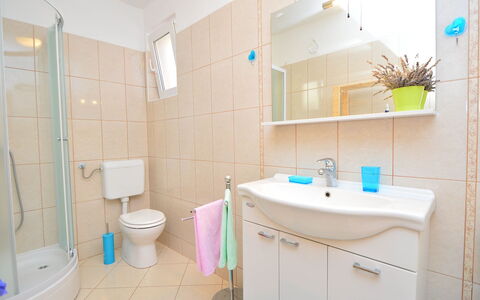 Mira: Spiegel, Armatur, Eigentum, Sinken, Bad Sink, Zapfhahn, Badezimmerschrank, Lila, Azurblau