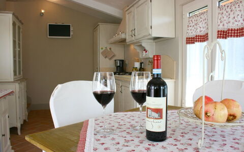Casina Paradiso: Zimmer, Eigentum, Weinflasche, Trinken, Wein, Likör, Rotwein, Flasche, Interior Design, Haus