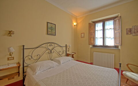 Casa Catia: Schlafzimmer, Bett, Zimmer, Bettdecke, Eigentum, Möbel, Bettrahmen, Fussboden, Bedding, Matratze