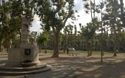 Appartamento Le Volte: Baum, Öffentlicher Raum, Denkmal, Monument, Park, Die Architektur, Pflanze, Statue, Historische Seite, Erholung