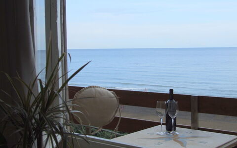 Appartamento - Le Finestre: Eigentum, Zimmer, Meer, Ozean, Urlaub, Fenster, Daylighting, Wohnung, Interior Design, Resort