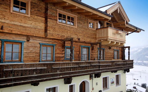 Kaprun 720: Gebäude, Himmel, Fenster, Eigentum, Holz, Haus, Nachbarschaft, Urban Design, Wohngebiet
