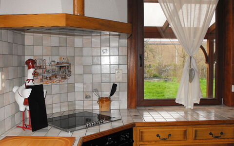 La Ferme de Gabrielle: Cabinetry, Countertop, Eigentum, Möbel, Gebäude, Küche, Schublade, Holz, Zapfhahn, Interior Design