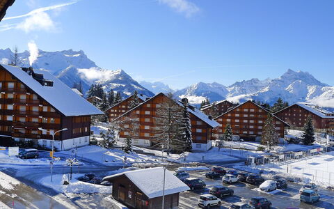 La Haute Cîme 16: Himmel, Wolke, Gebäude, Schnee, Berg, Eigentum, Steigung, Fenster, Haus, Einfrieren