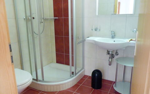 Ardévine 5: Armatur, Zapfhahn, Sinken, Spiegel, Badezimmer, Lila, Interior Design, Dusche